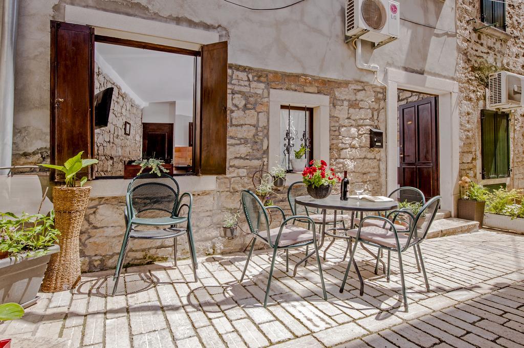 Apartments Taylor Rovinj Exterior photo
